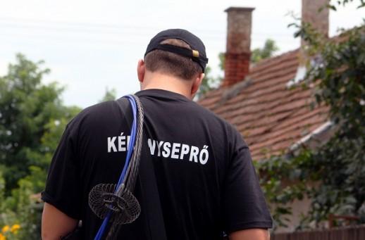 2026-ban is mennek a kéményseprők a társasházakba